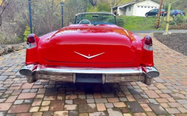 Cadillac-Series-62-1956-red-whitegray-22