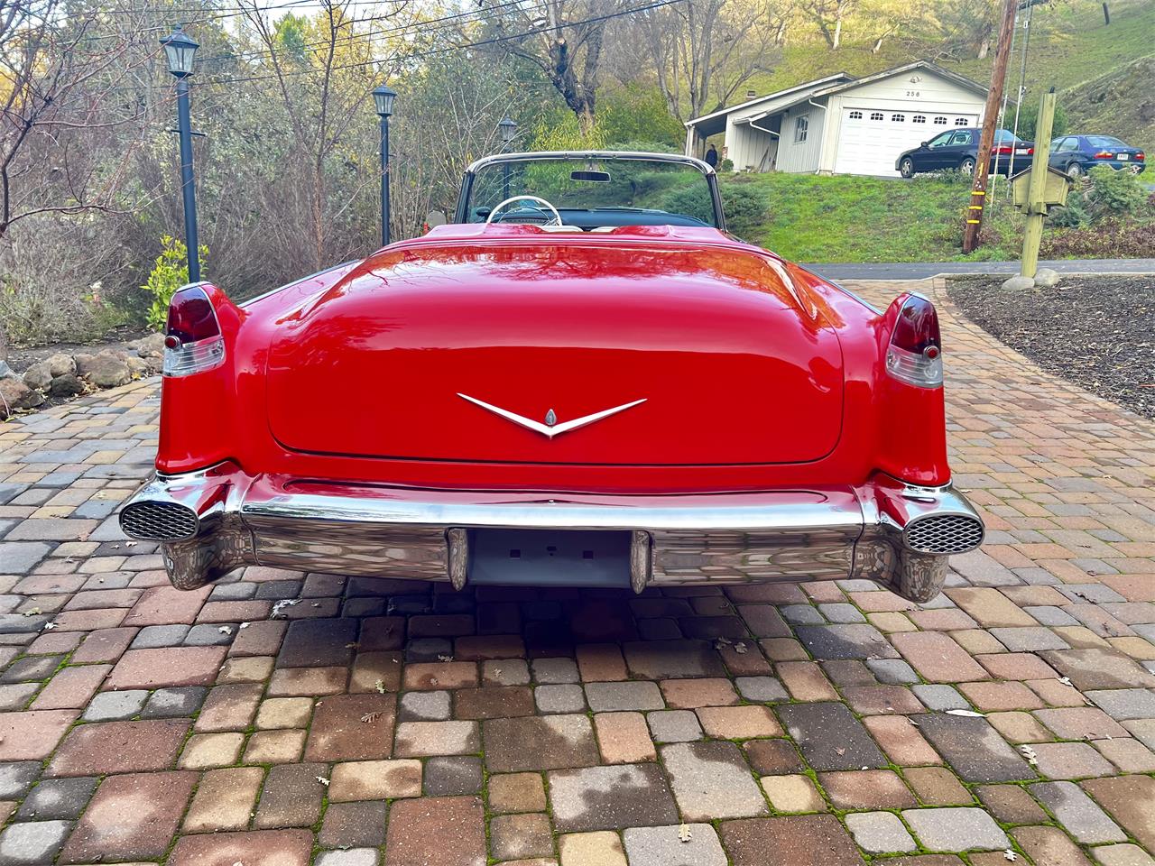 Cadillac-Series-62-1956-red-whitegray-22
