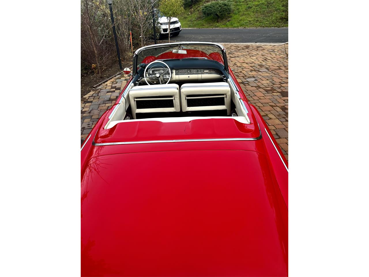 Cadillac-Series-62-1956-red-whitegray-23