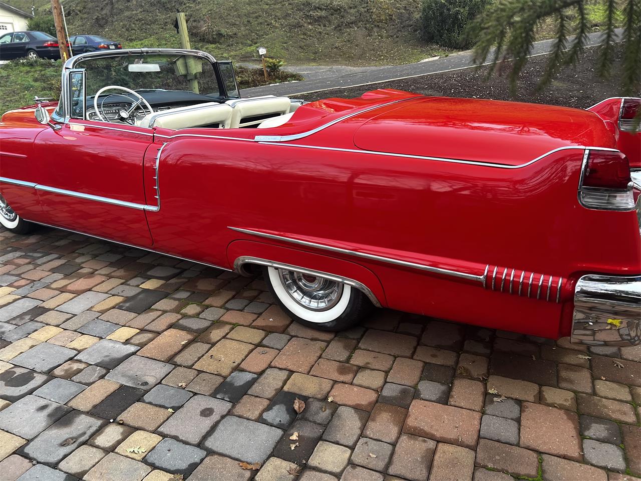 Cadillac-Series-62-1956-red-whitegray-24