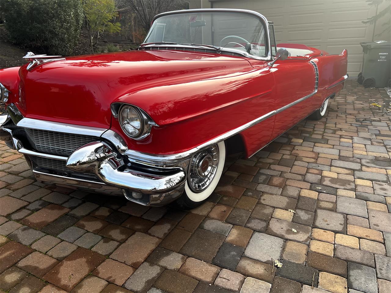 Cadillac-Series-62-1956-red-whitegray-25