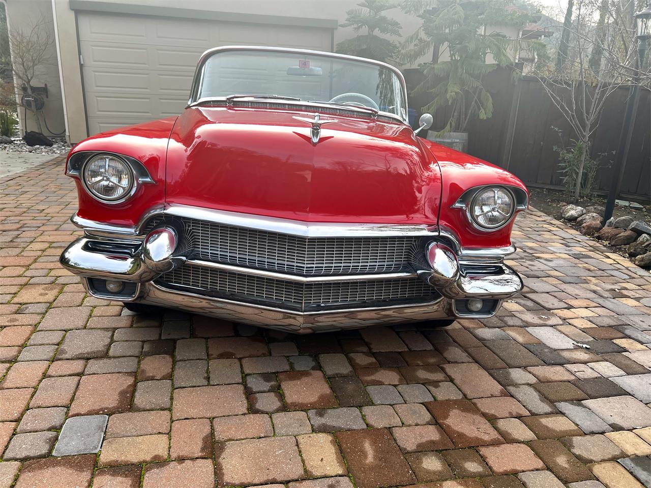 Cadillac-Series-62-1956-red-whitegray-27