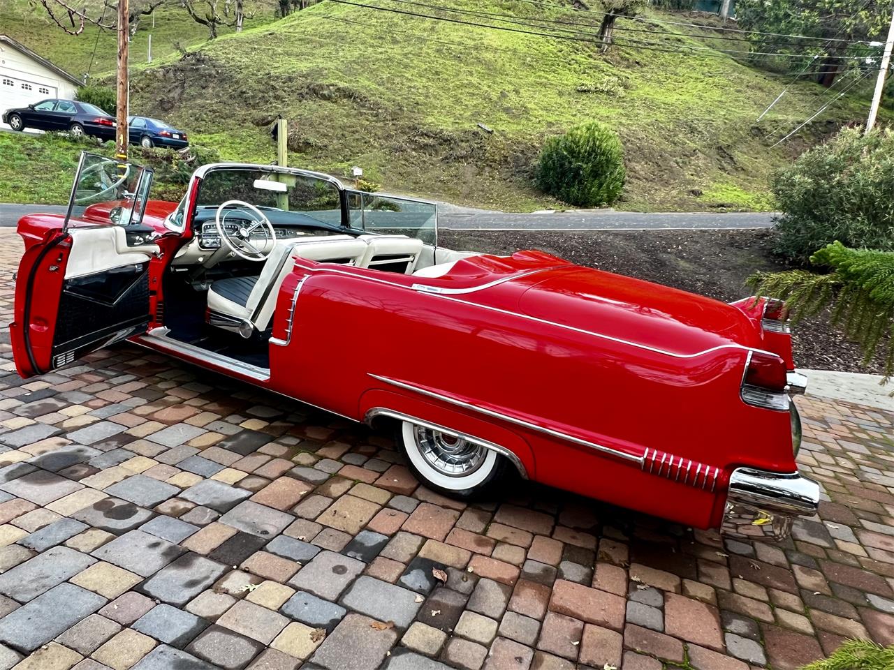 Cadillac-Series-62-1956-red-whitegray-29