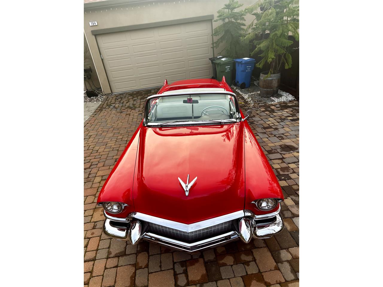 Cadillac-Series-62-1956-red-whitegray-30