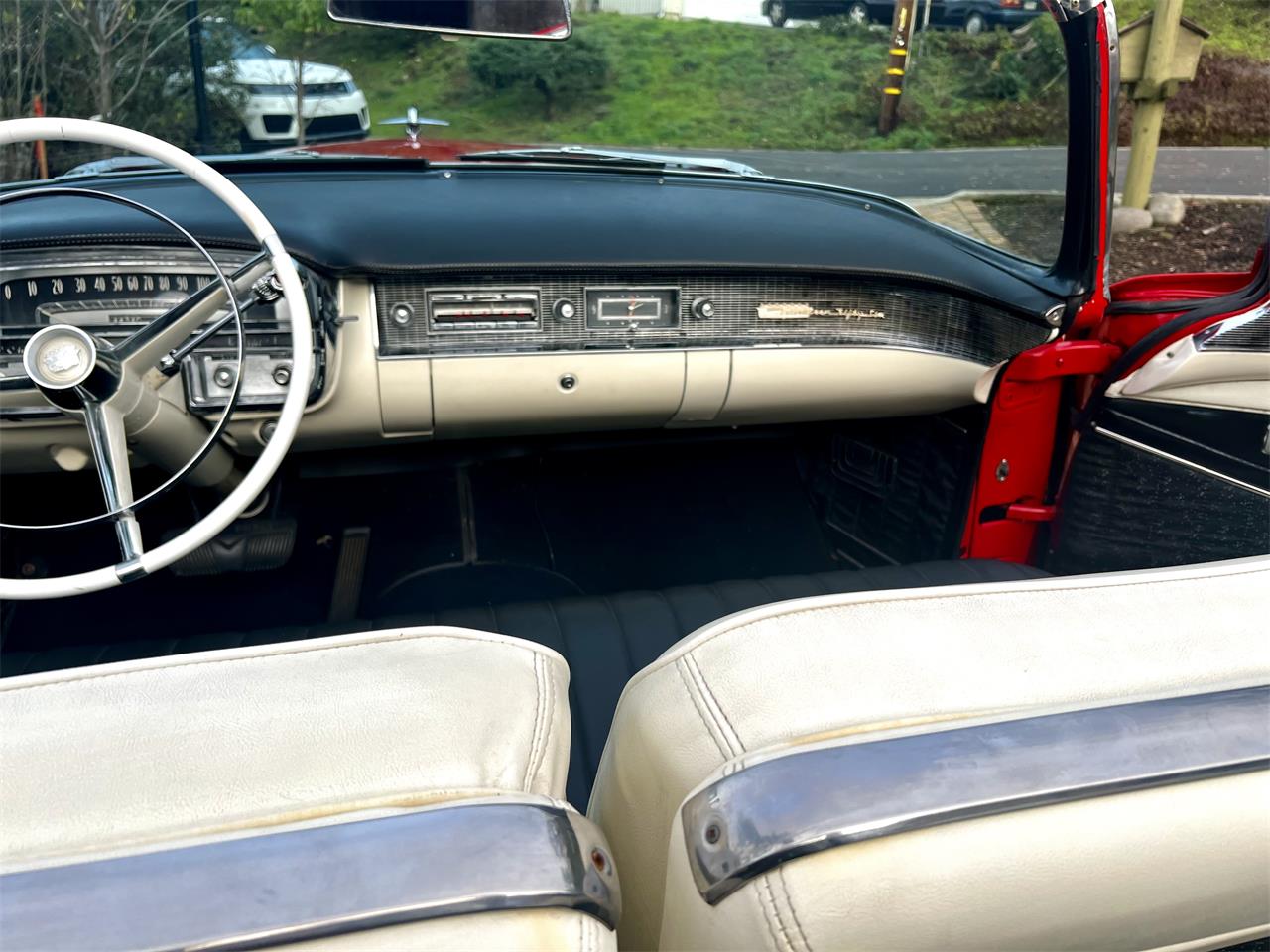 Cadillac-Series-62-1956-red-whitegray-34