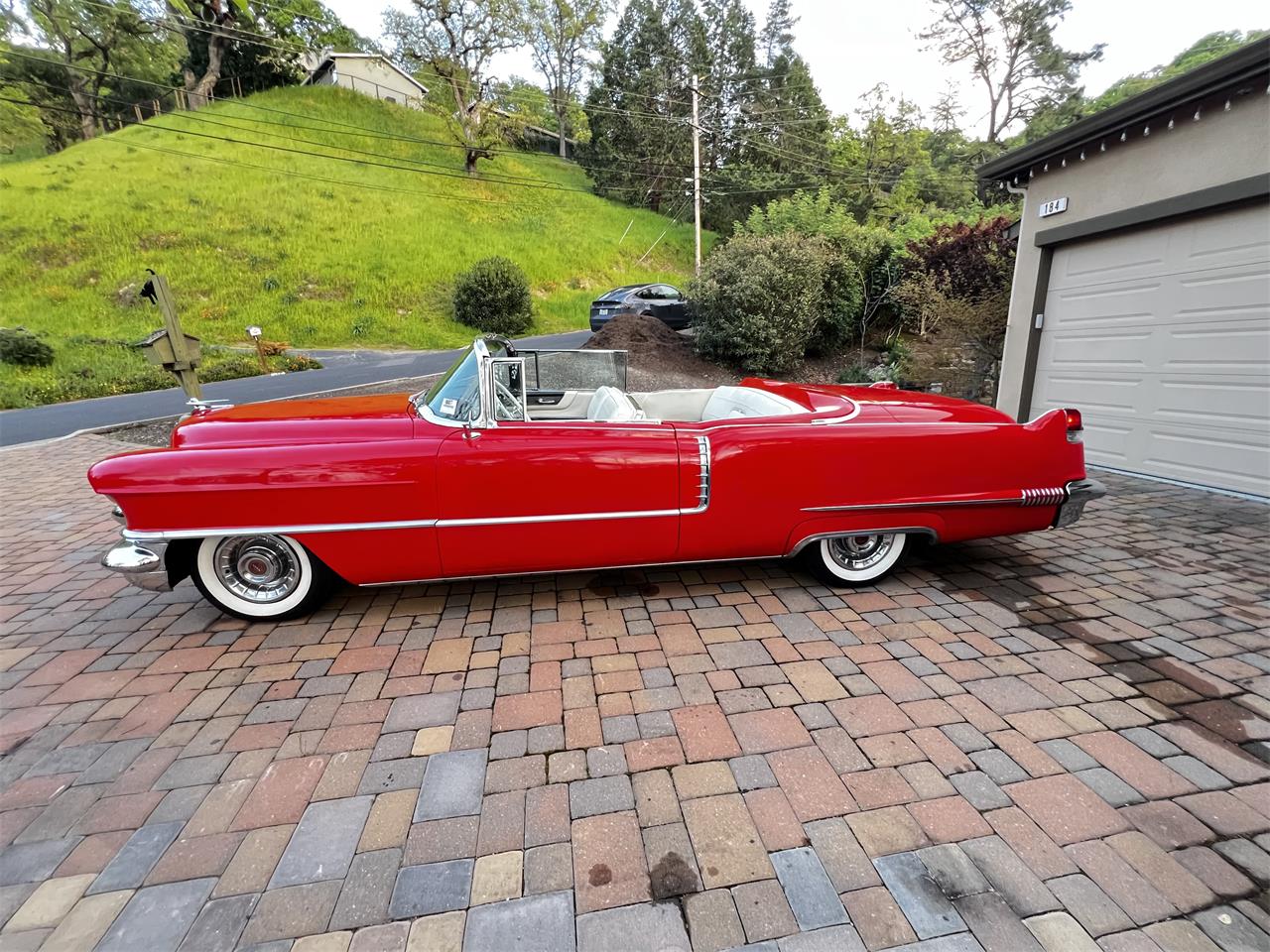 Cadillac-Series-62-1956-red-whitegray-4