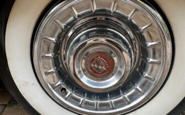 Cadillac-Series-62-1956-red-whitegray-43