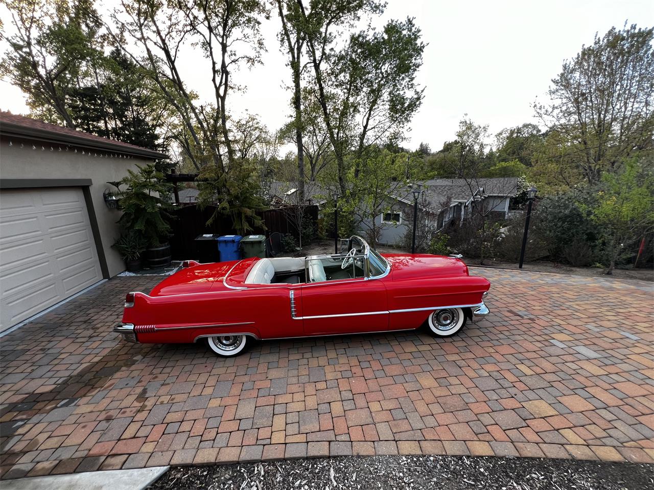 Cadillac-Series-62-1956-red-whitegray-44