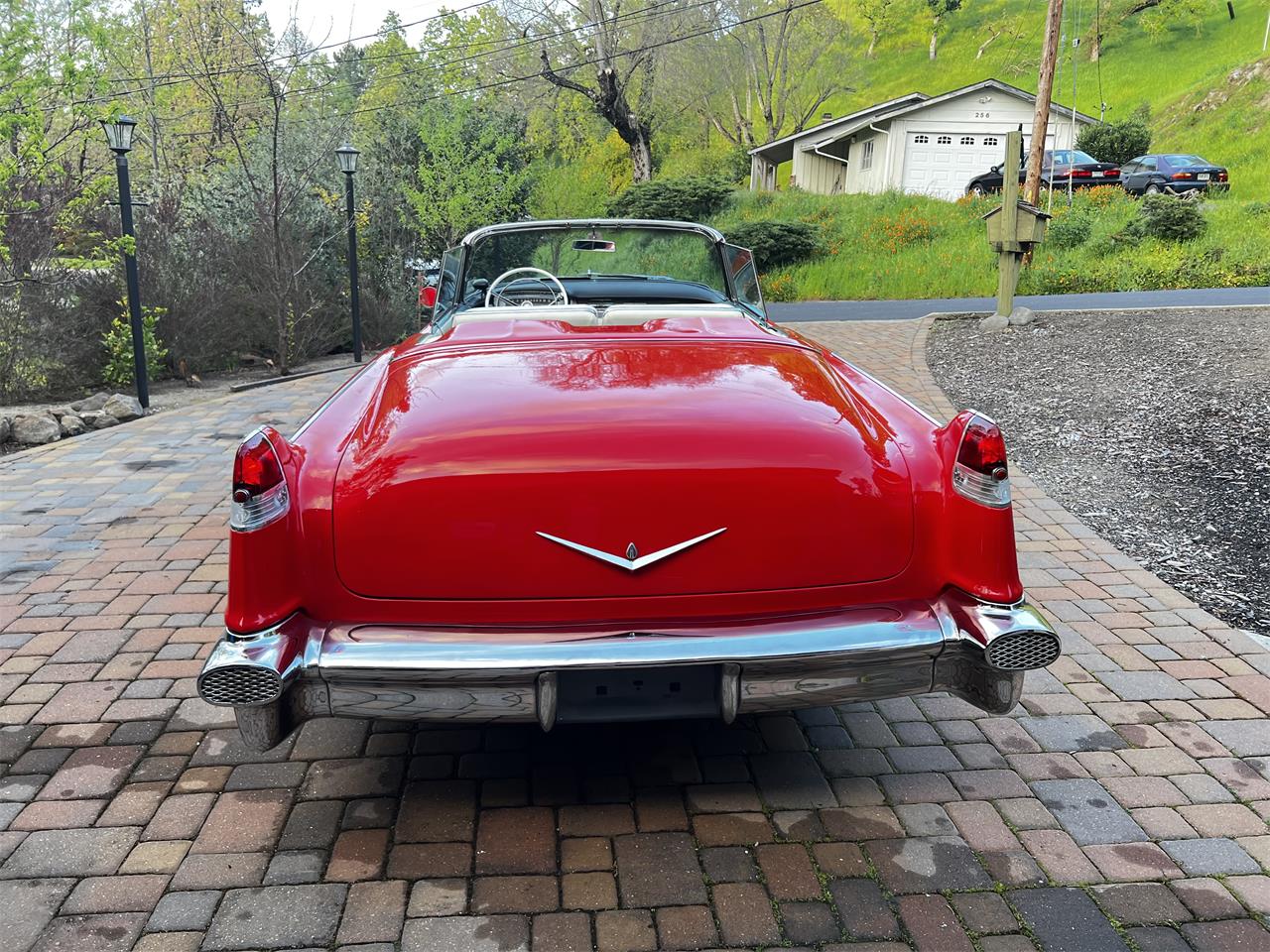 Cadillac-Series-62-1956-red-whitegray-45