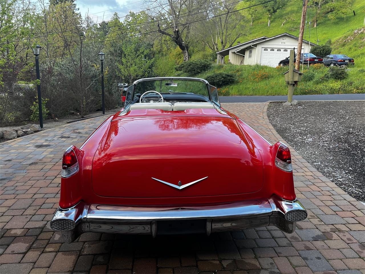Cadillac-Series-62-1956-red-whitegray-46