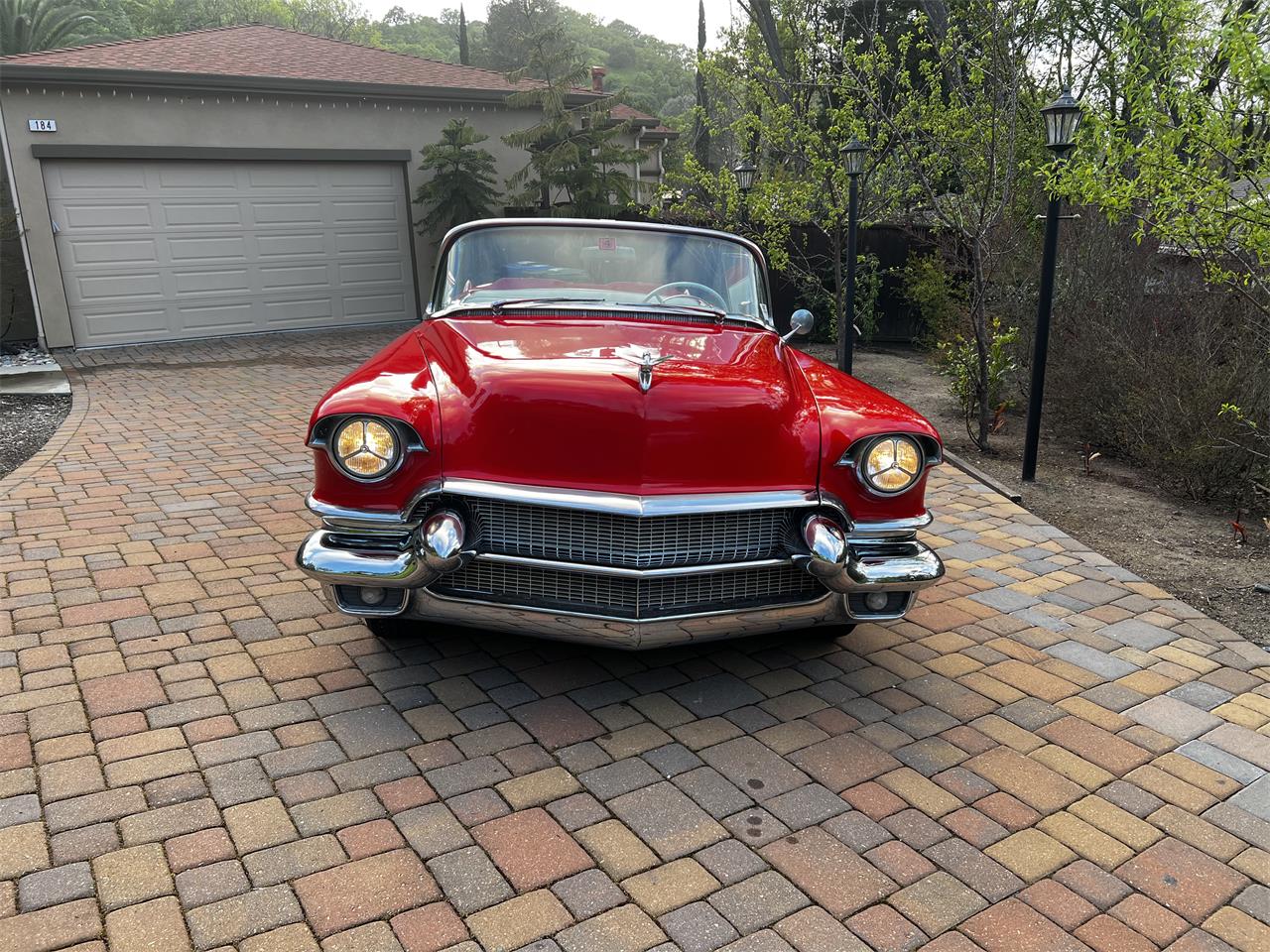 Cadillac-Series-62-1956-red-whitegray-7