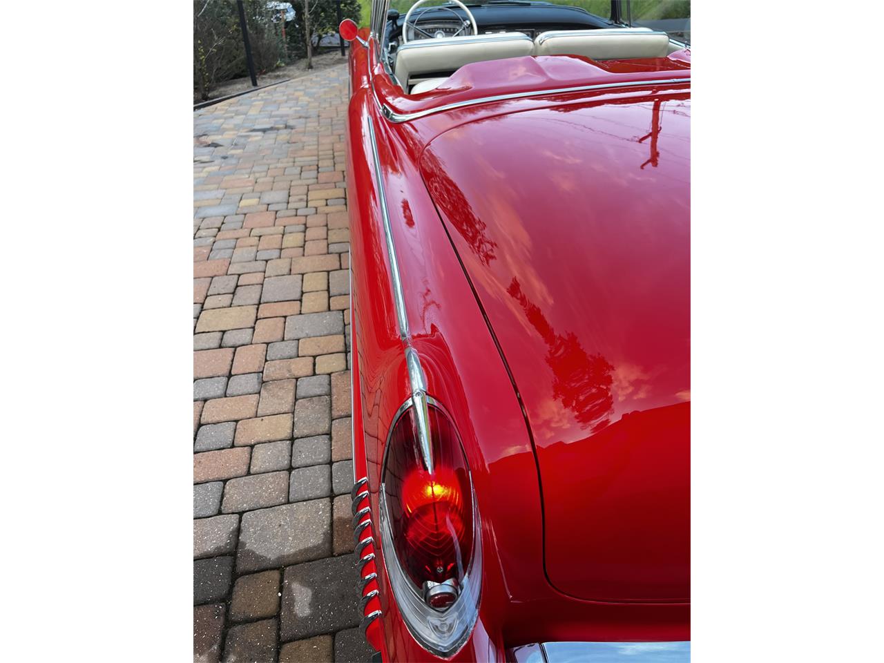 Cadillac-Series-62-1956-red-whitegray-70