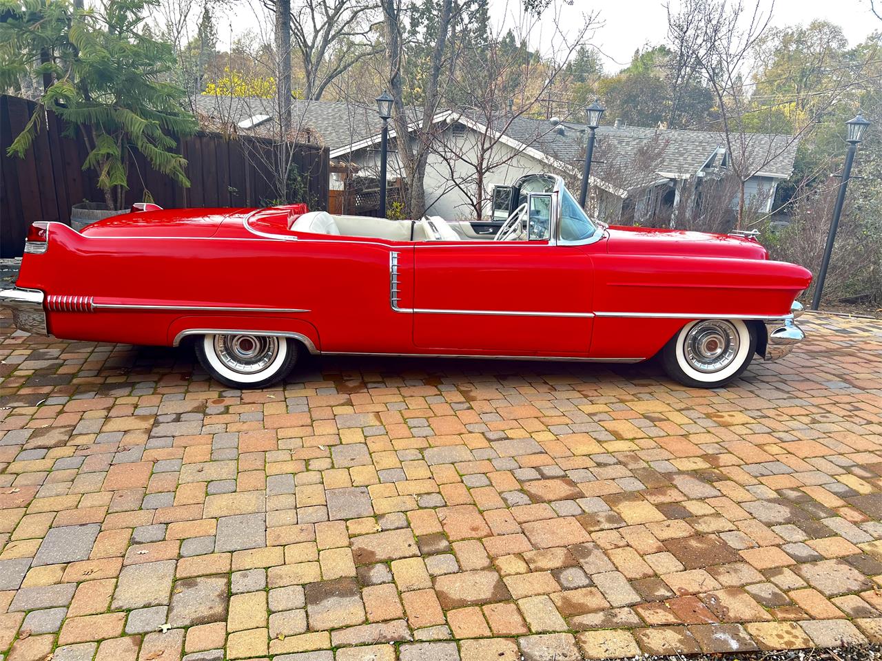Cadillac-Series-62-1956-red-whitegray-82