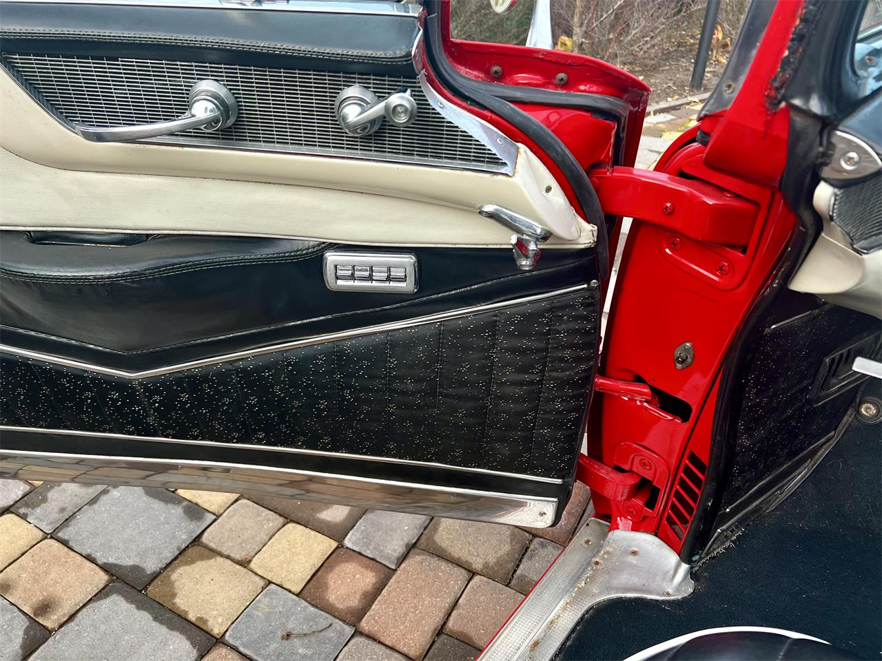 Cadillac-Series-62-1956-red-whitegray-84