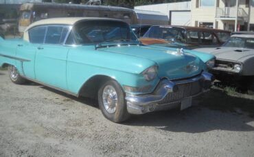Cadillac-Series-62-1957-Sedan