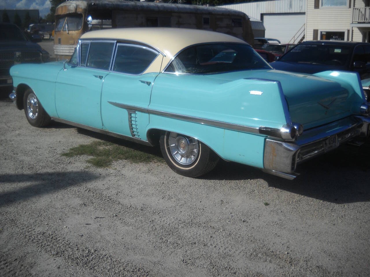 Cadillac-Series-62-1957-Sedan-5
