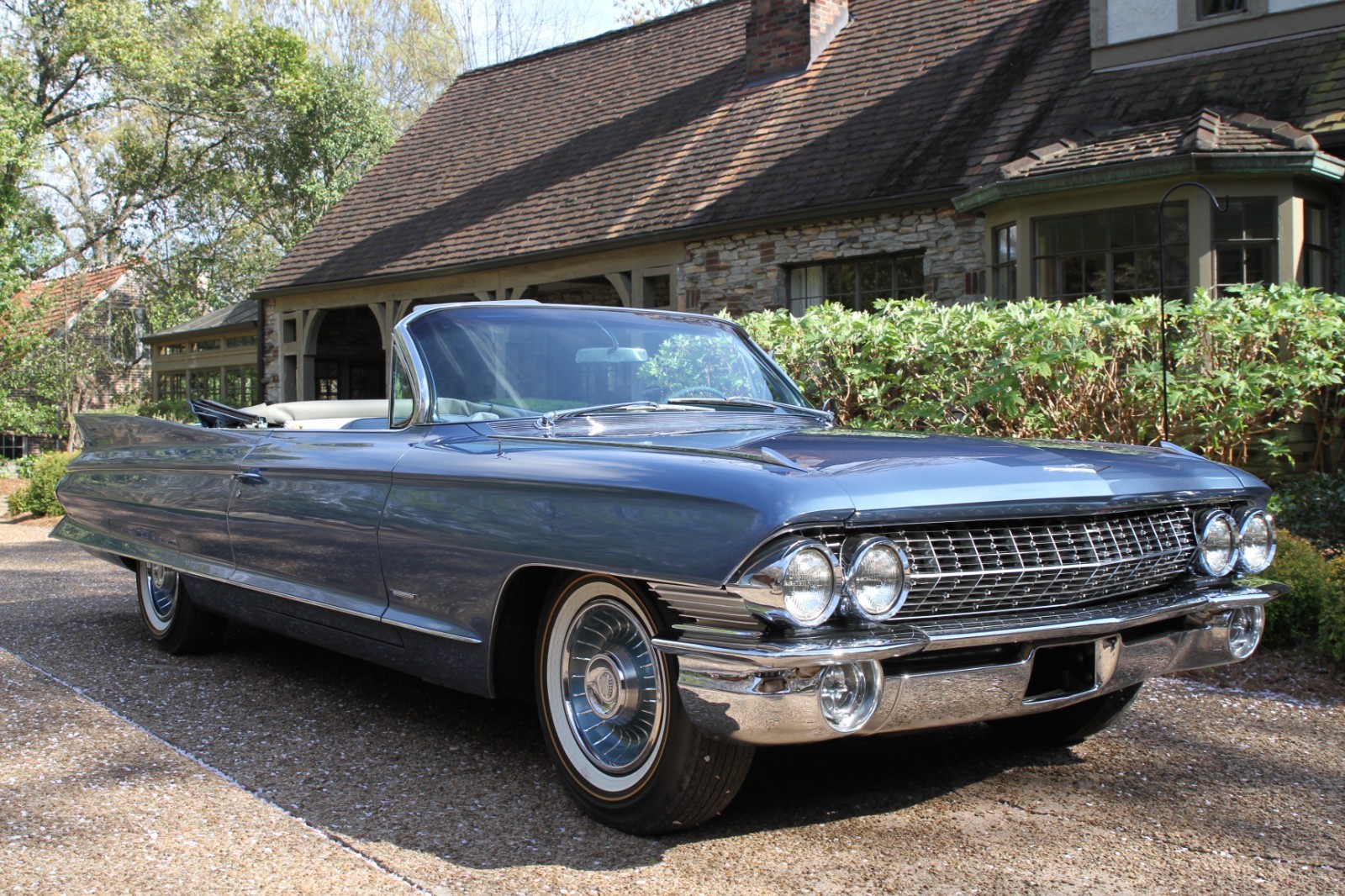 Cadillac-Series-62-1961-Convertible-1