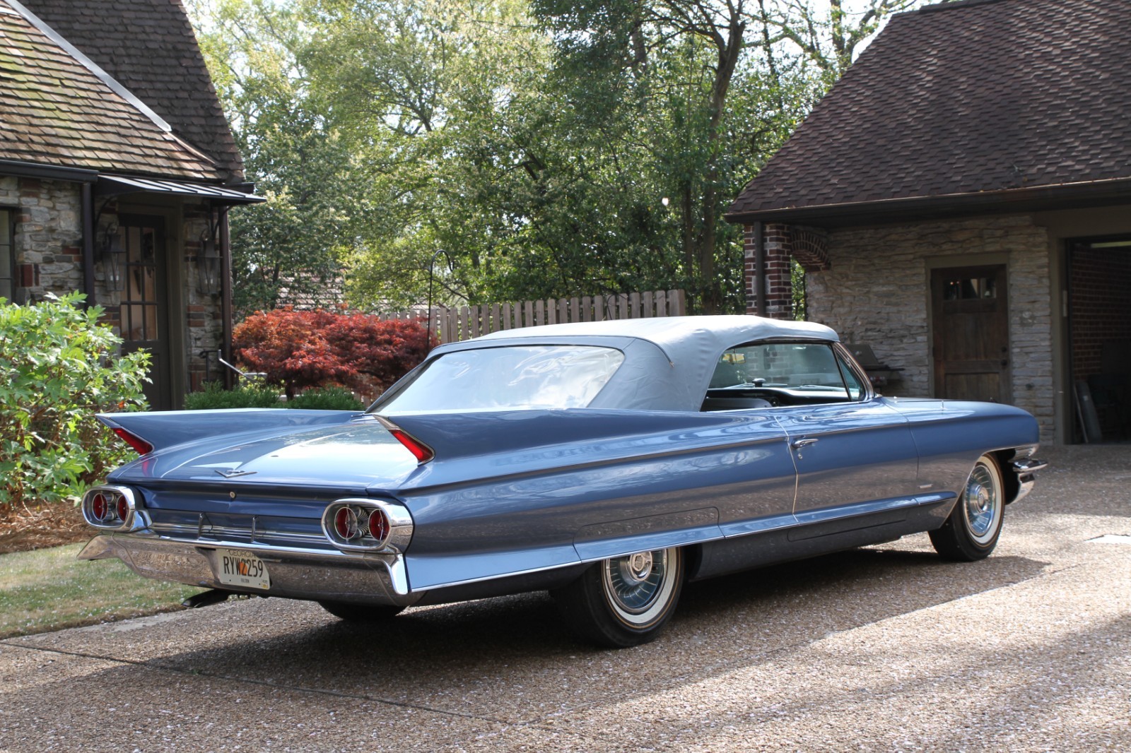 Cadillac-Series-62-1961-Convertible-12