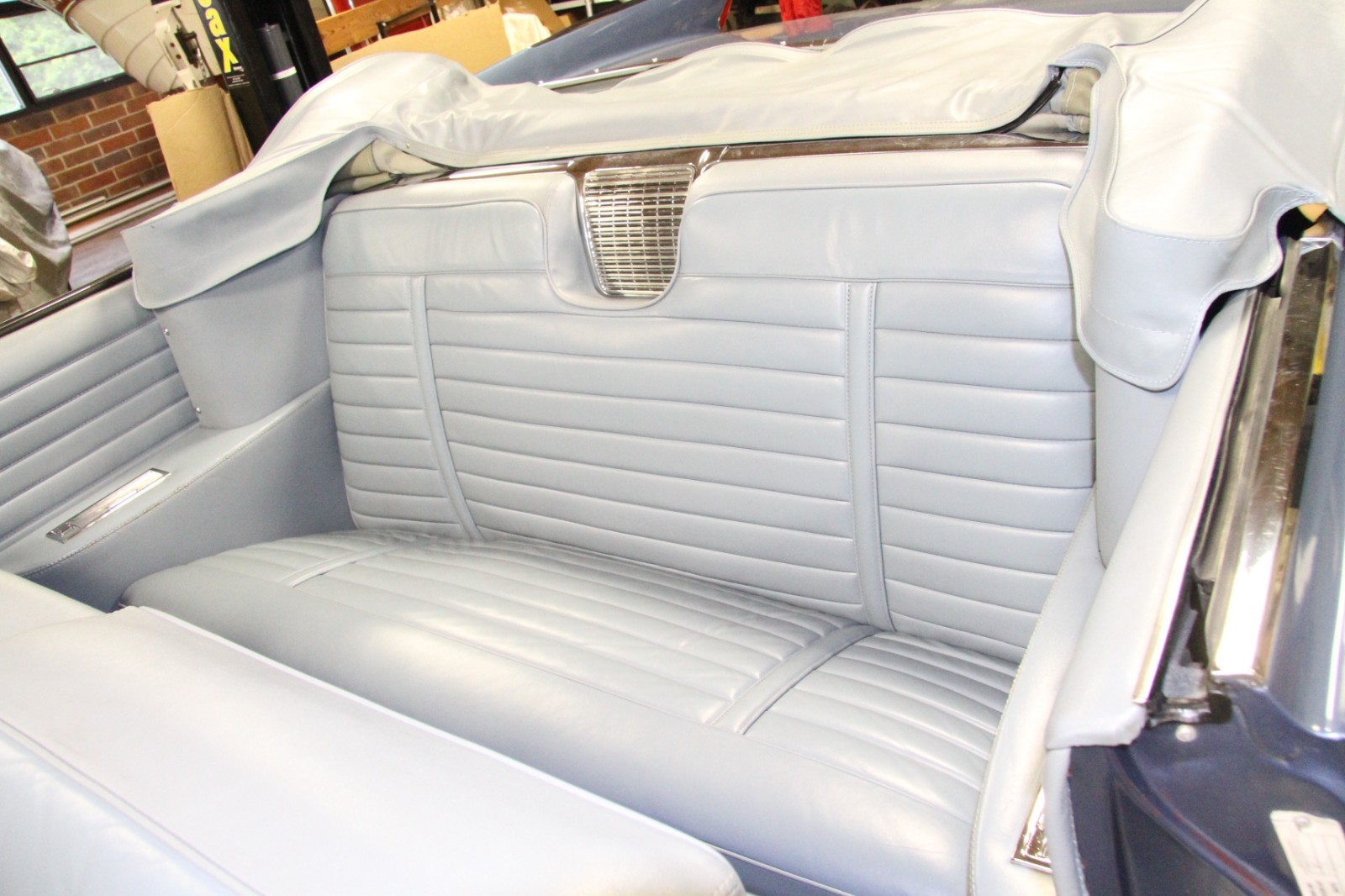 Cadillac-Series-62-1961-Convertible-18