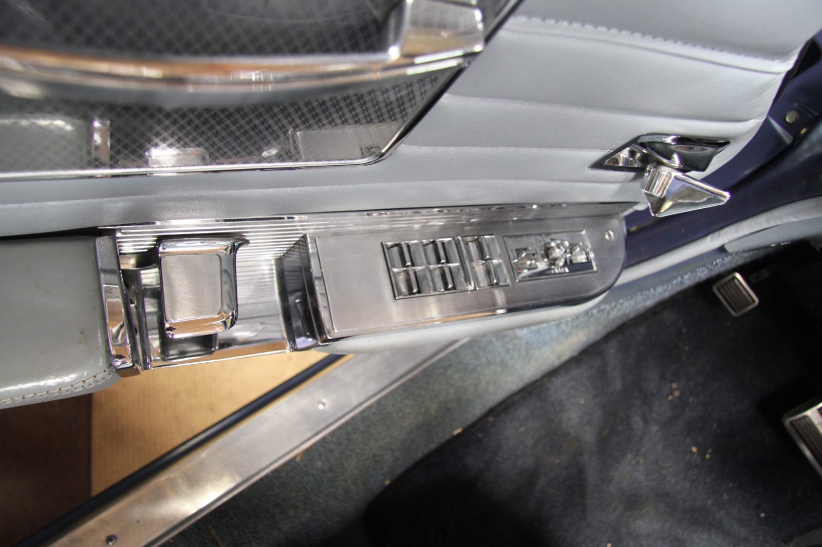 Cadillac-Series-62-1961-Convertible-26