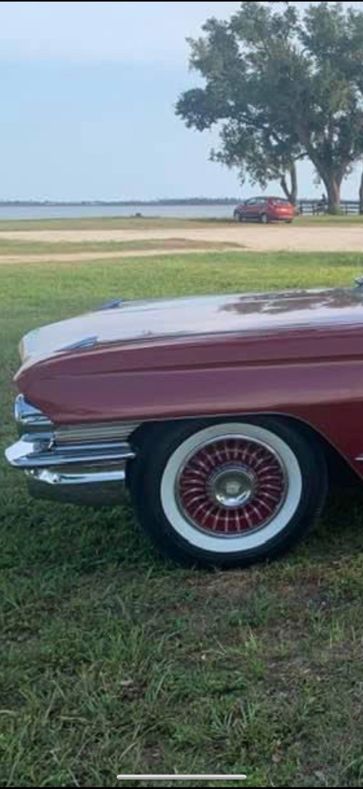 Cadillac-Series-62-1961-Convertible-3