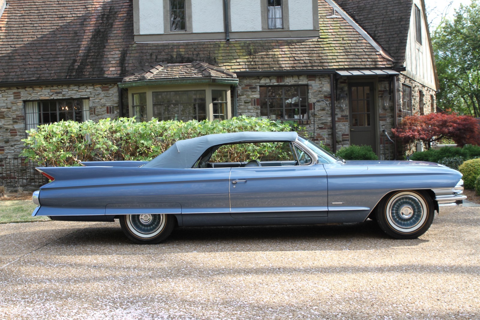 Cadillac-Series-62-1961-Convertible-8
