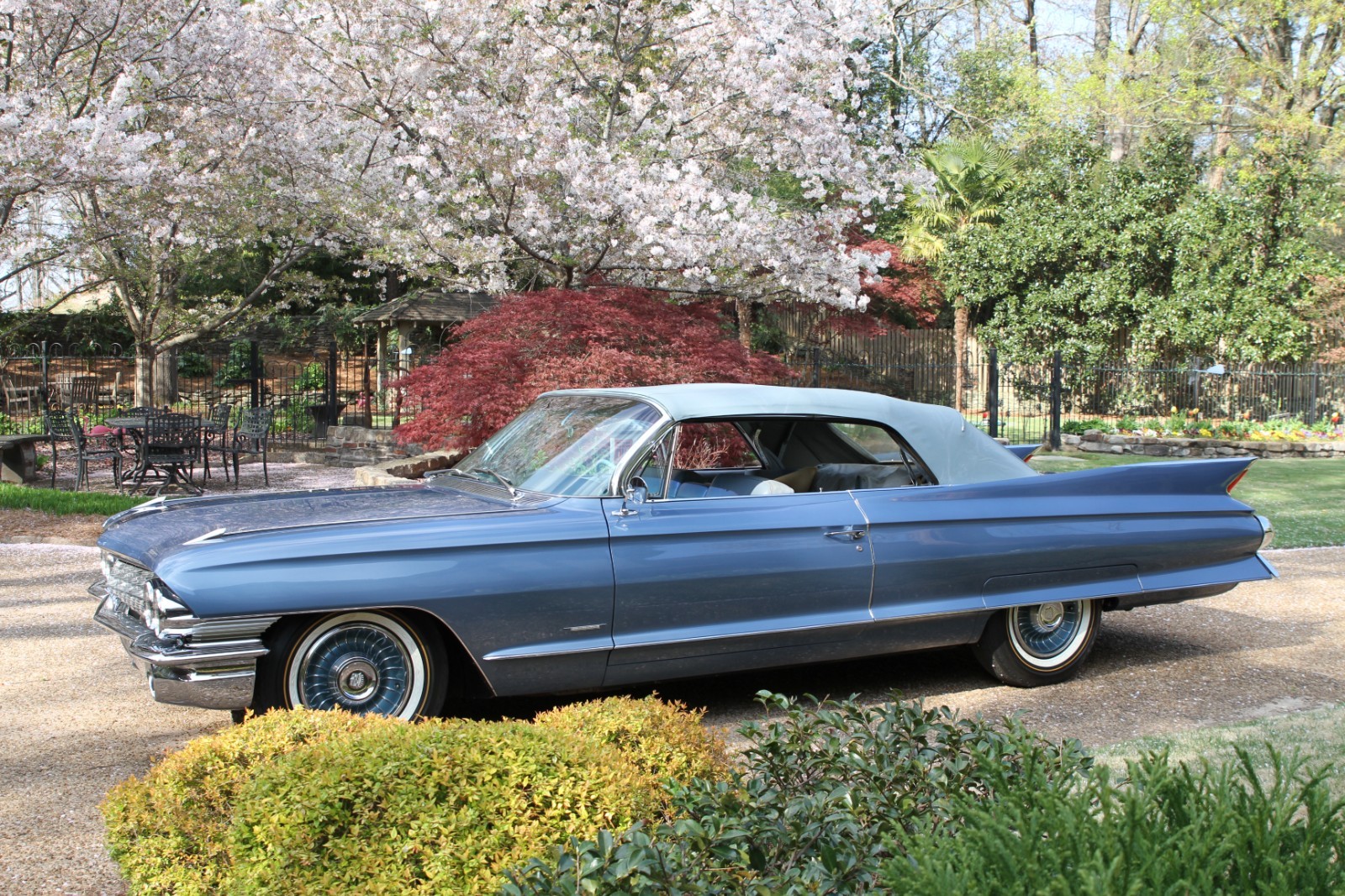 Cadillac-Series-62-1961-Convertible-9