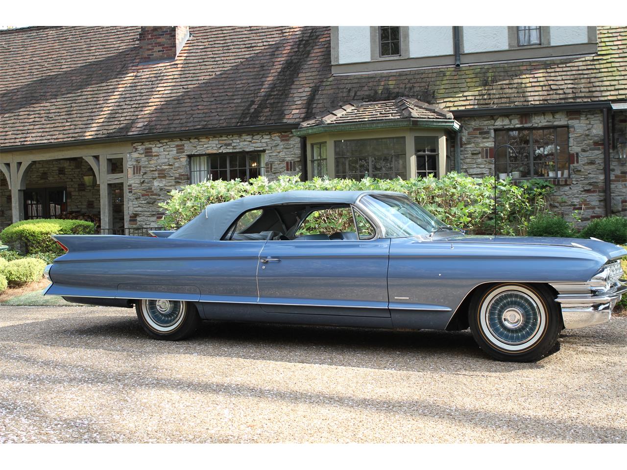 Cadillac-Series-62-1961-Dresden-Blue-Light-Blue-12