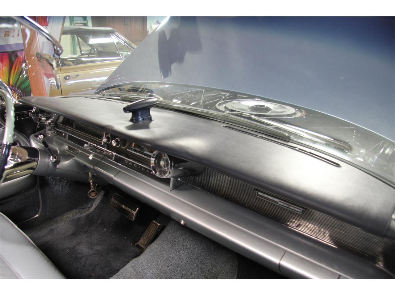 Cadillac-Series-62-1961-Dresden-Blue-Light-Blue-3