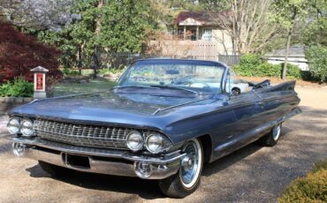 Cadillac-Series-62-1961-Dresden-Blue-Light-Blue