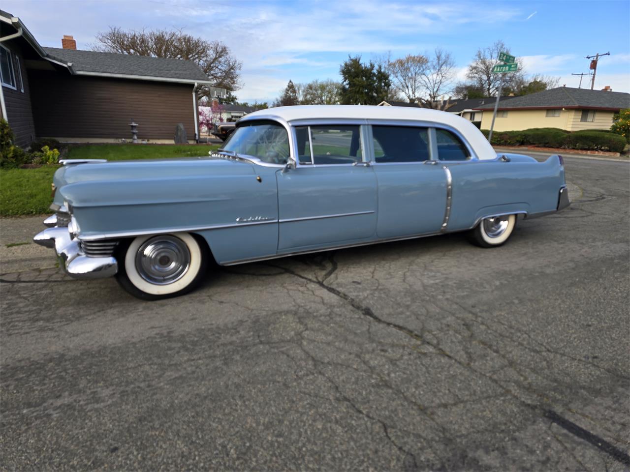 Cadillac-Series-70-1954-BlueWhite-Blue-8
