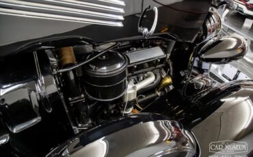 Cadillac-Series-85-1937-Black-Black-Leather-39