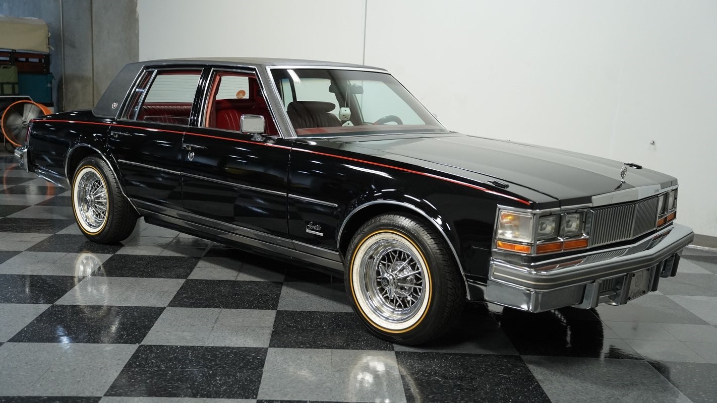 Cadillac-Seville-1977-Sedan-13