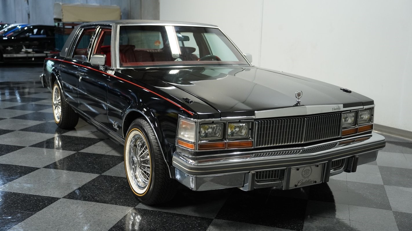 Cadillac-Seville-1977-Sedan-14