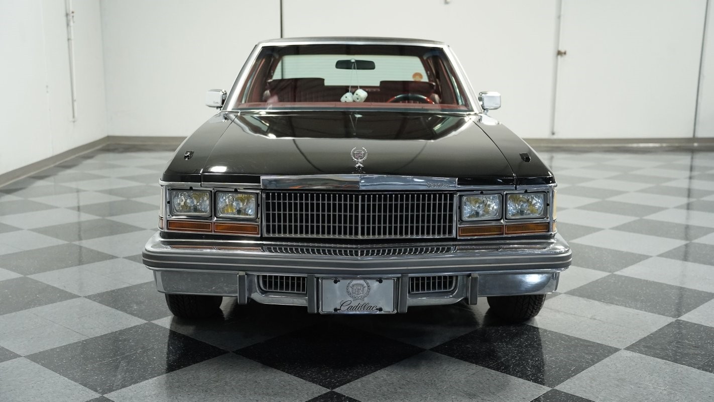 Cadillac-Seville-1977-Sedan-15