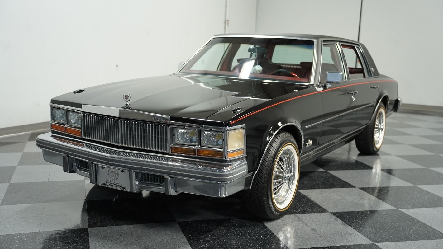 Cadillac-Seville-1977-Sedan-16