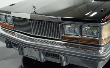 Cadillac-Seville-1977-Sedan-17