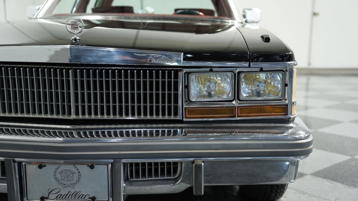 Cadillac-Seville-1977-Sedan-18