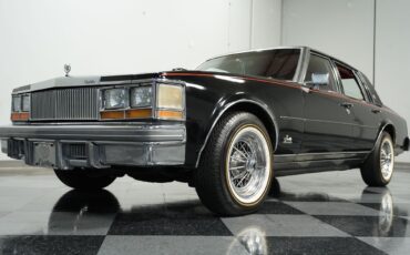 Cadillac-Seville-1977-Sedan-19