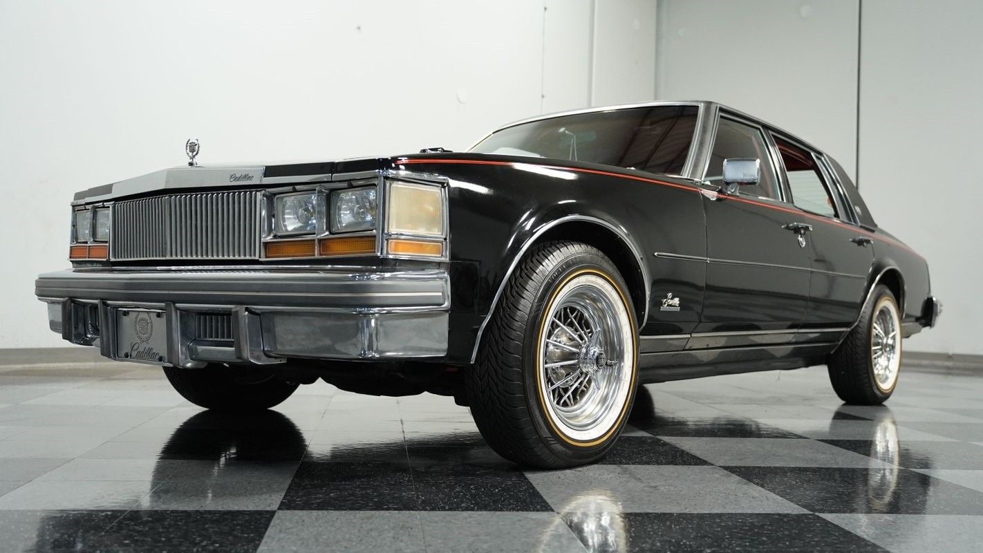 Cadillac-Seville-1977-Sedan-19