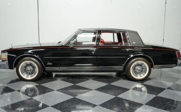 Cadillac-Seville-1977-Sedan-2