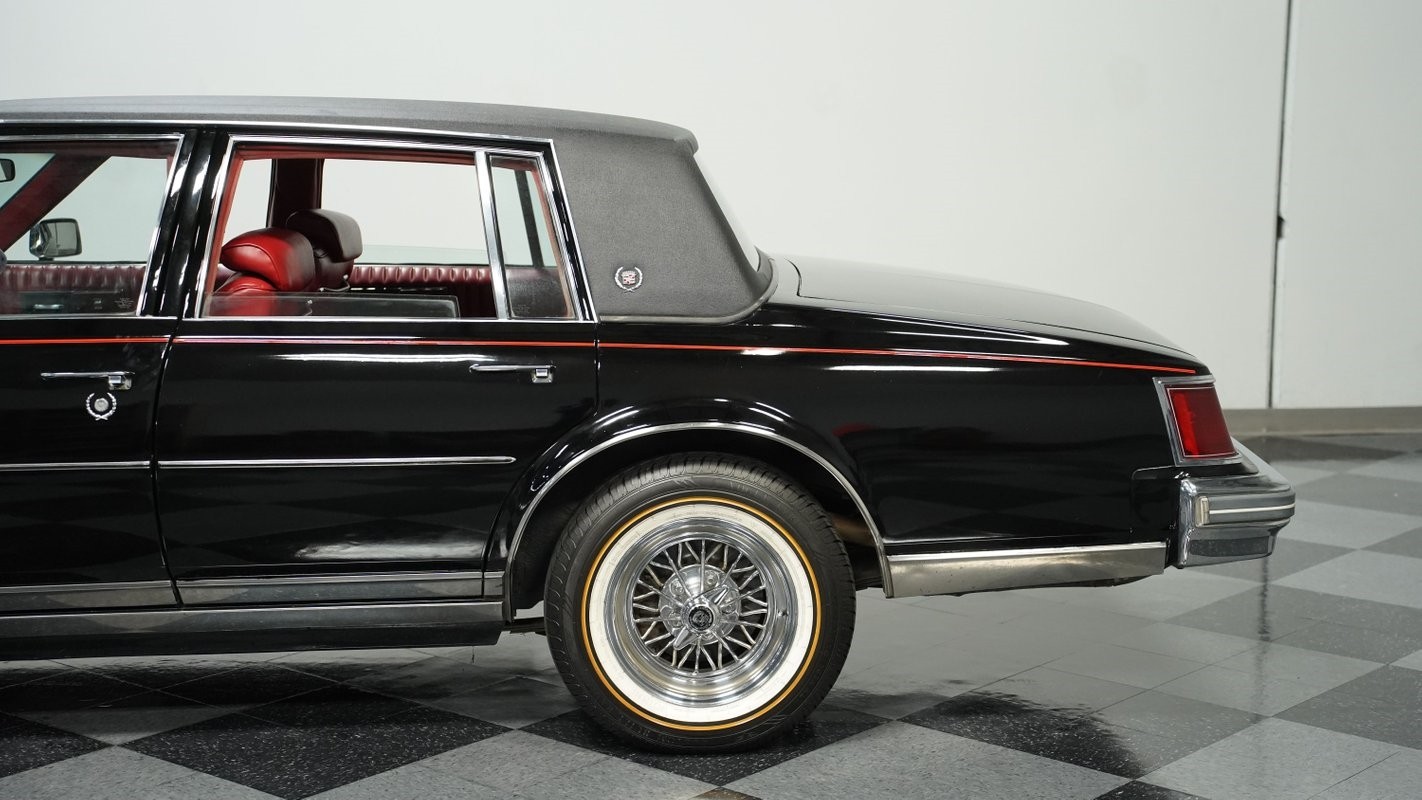 Cadillac-Seville-1977-Sedan-22