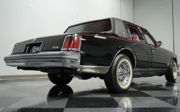 Cadillac-Seville-1977-Sedan-25