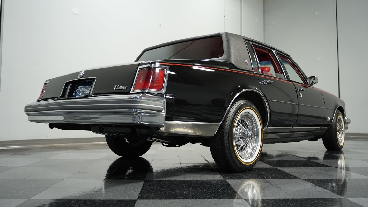 Cadillac-Seville-1977-Sedan-25