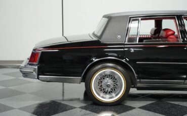 Cadillac-Seville-1977-Sedan-27
