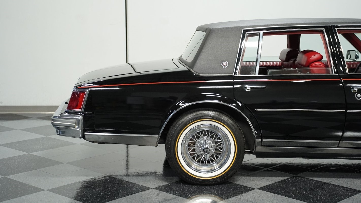 Cadillac-Seville-1977-Sedan-27