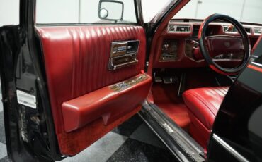 Cadillac-Seville-1977-Sedan-32