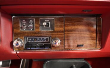 Cadillac-Seville-1977-Sedan-37