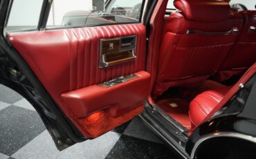 Cadillac-Seville-1977-Sedan-39
