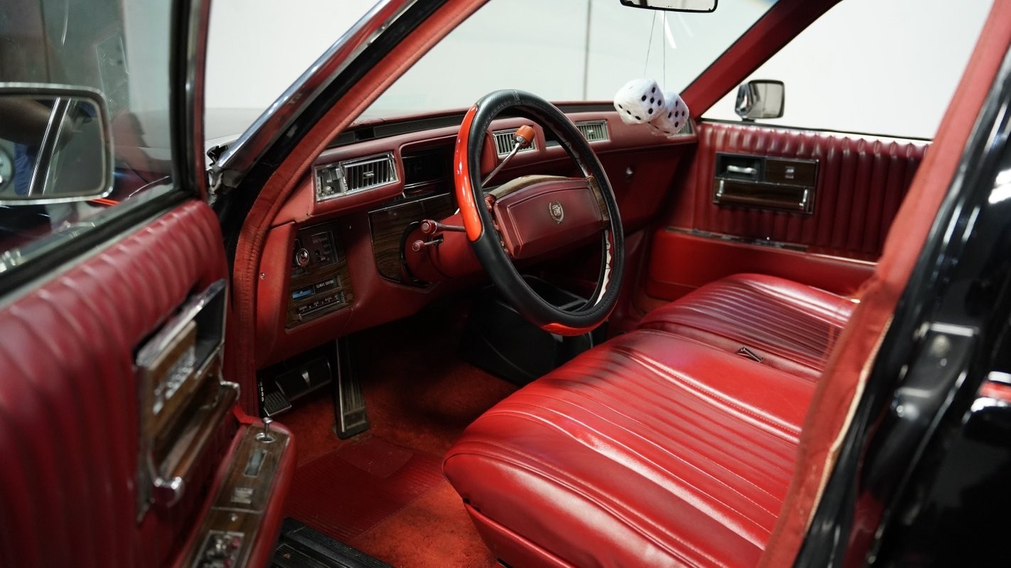 Cadillac-Seville-1977-Sedan-4